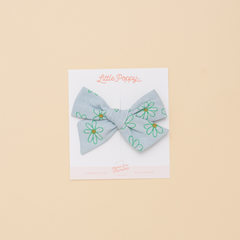 Shasta Daisy Bow Clip